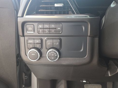 Used 2025 Chevrolet Tahoe Z71 AWD/4WD image 16