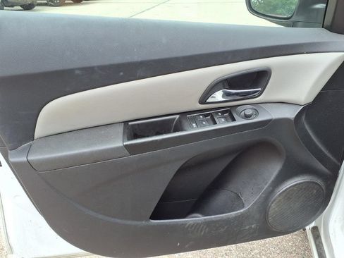 Used 2013 Chevrolet Cruze LS FWD image 11