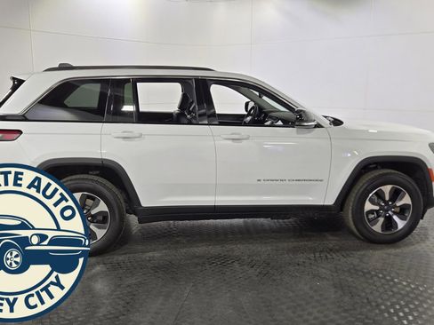 Used 2022 Jeep Grand Cherokee Limited 4xe image 8