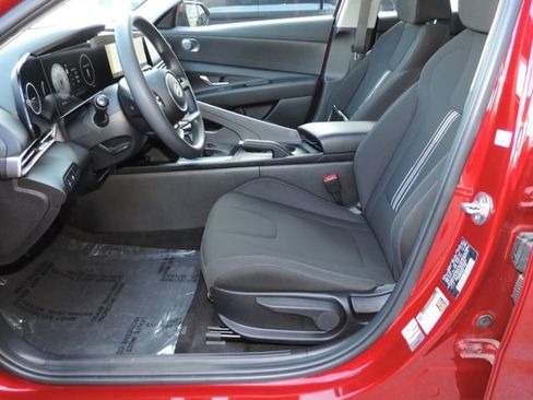 Used 2024 Hyundai Elantra SEL FWD image 18