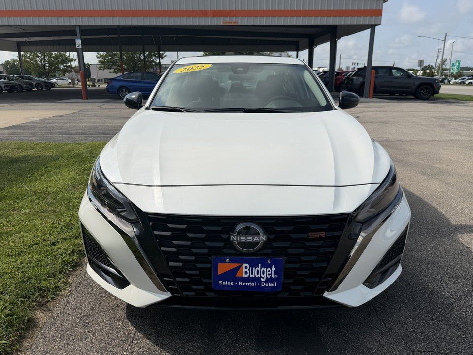 Used 2025 Nissan Altima 2.5 SR w/ SR Premium Package FWD image 9