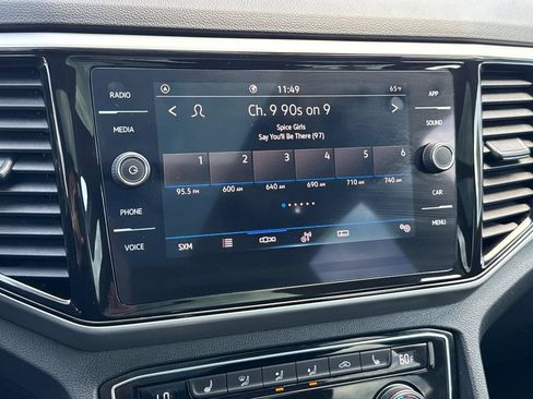Used 2023 Volkswagen Atlas Cross Sport SE w/ Panoramic Sunroof Package FWD image 17
