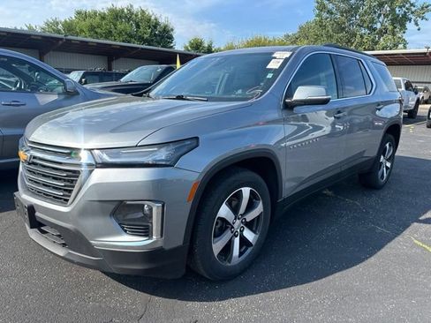 Used 2023 Chevrolet Traverse LT w/ LT Premium Package AWD/4WD image 17