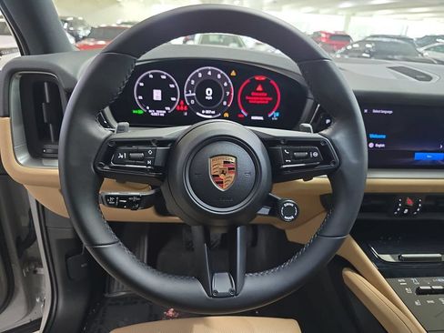 Certified 2026 Porsche Cayenne AWD/4WD image 4
