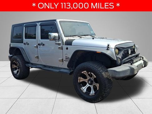 Used 2008 Jeep Wrangler Unlimited Sahara AWD/4WD image 3