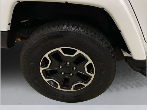 Used 2015 Jeep Wrangler Unlimited Rubicon AWD/4WD image 17