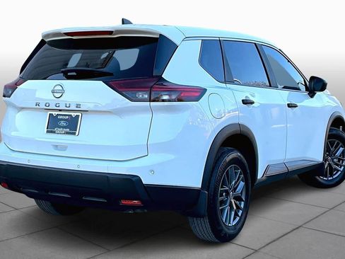 Used 2024 Nissan Rogue S image 12