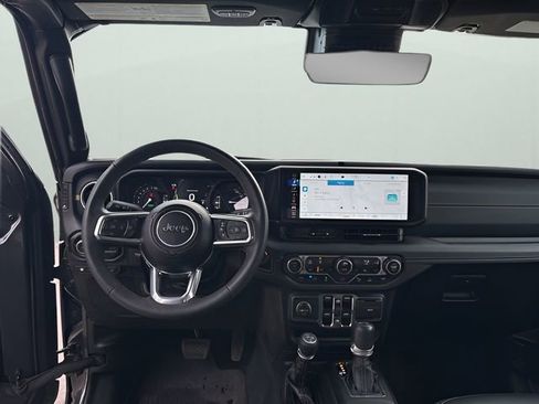 Used 2024 Jeep Wrangler Unlimited Sahara w/ Technology Group image 17