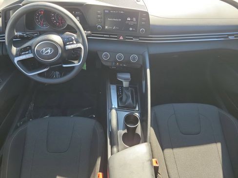 Certified 2022 Hyundai Elantra SE image 12