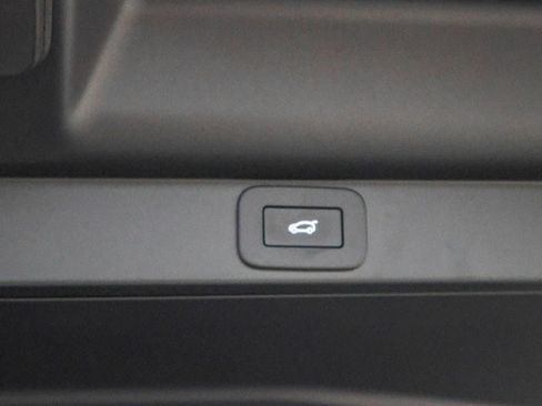 New 2025 Land Rover Range Rover SE image 36