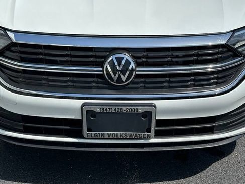 Used 2024 Volkswagen Jetta SE w/ Panoramic Sunroof Package FWD image 8
