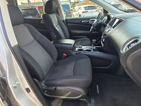 Used 2018 Nissan Pathfinder SV image 27