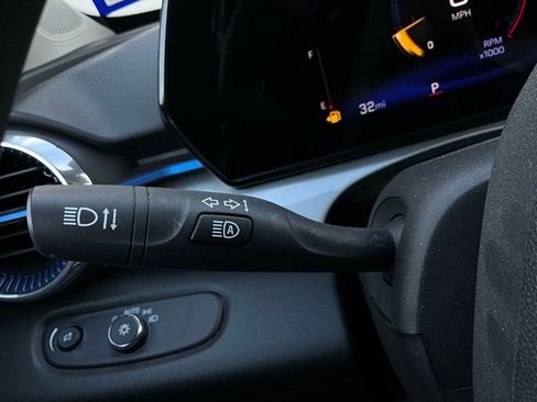 Used 2025 Chevrolet Trax LT image 34