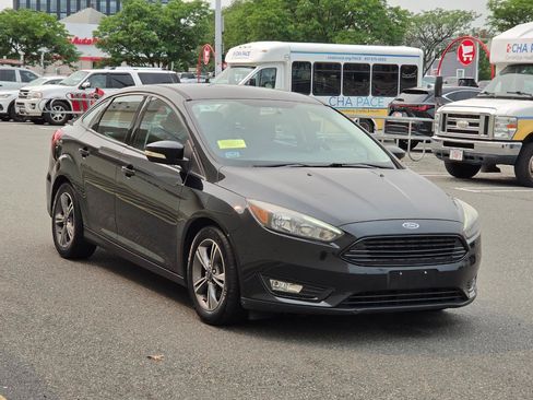 Used 2017 Ford Focus SE FWD image 3