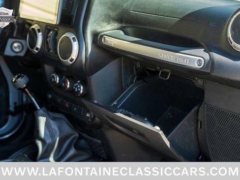 Used 2018 Jeep Wrangler Unlimited Sahara w/ Dual Top Group AWD/4WD image 46