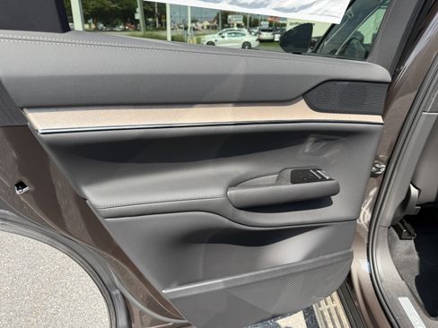 New 2025 Volvo EX90 Plus image 13