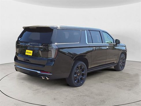 New 2025 Chevrolet Suburban High Country image 5