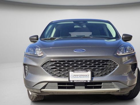 Used 2022 Ford Escape SE image 3