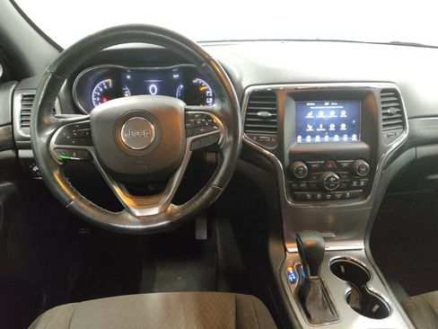 Used 2019 Jeep Grand Cherokee Laredo AWD/4WD image 22