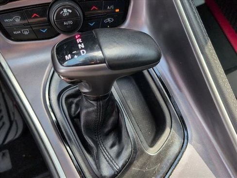 Used 2019 Dodge Challenger SXT image 8