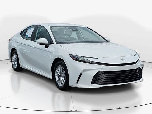Used 2025 Toyota Camry LE FWD image 3