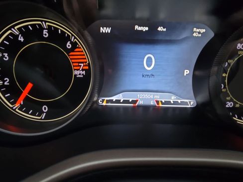 Used 2017 Jeep Cherokee Limited image 18