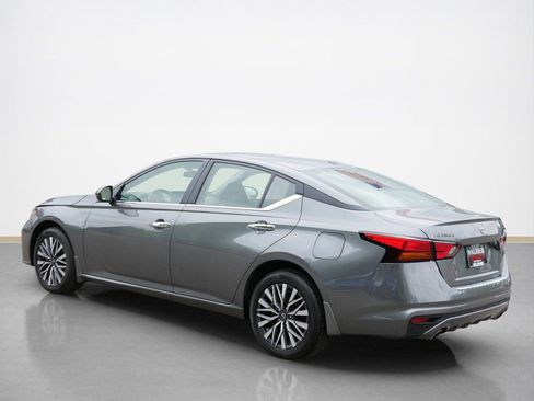 Certified 2023 Nissan Altima 2.5 SV w/ SV Premium Package AWD/4WD image 5