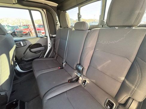 Used 2023 Jeep Gladiator Willys image 16