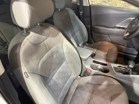 Used 2017 Kia Niro LX FWD image 30