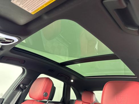 Certified 2025 Porsche Macan image 16