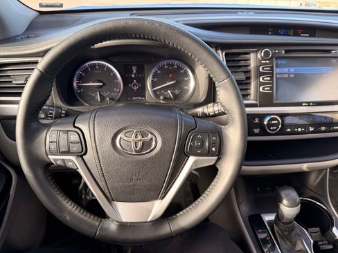 Used 2014 Toyota Highlander XLE image 14