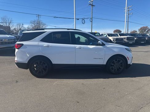 Used 2022 Chevrolet Equinox RS w/ Infotainment Package image 6