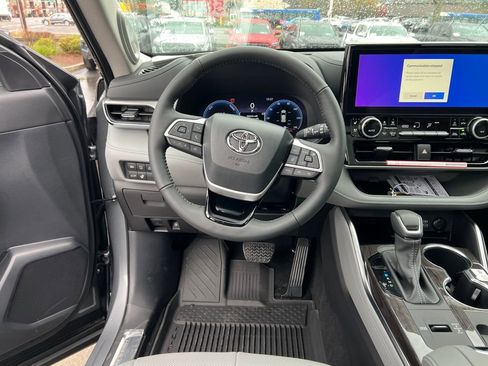 New 2026 Toyota Highlander Platinum image 20