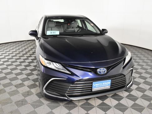 Used 2022 Toyota Camry XLE image 3