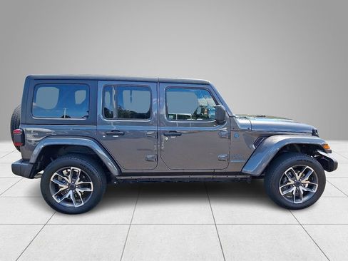Used 2024 Jeep Wrangler Unlimited w/ Convenience Group AWD/4WD image 8