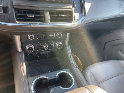 Used 2022 GMC Yukon XL SLT w/ SLT Premium Package AWD/4WD image 11