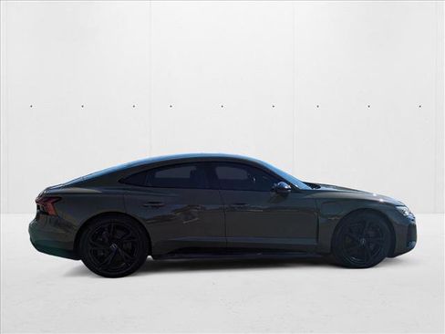 Used 2022 Audi e-tron GT Prestige image 4