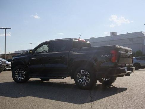 Used 2025 Chevrolet Colorado Z71 w/ Technology Package AWD/4WD image 8