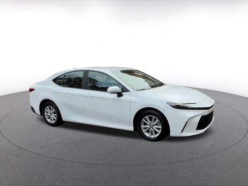 Used 2025 Toyota Camry LE image 2