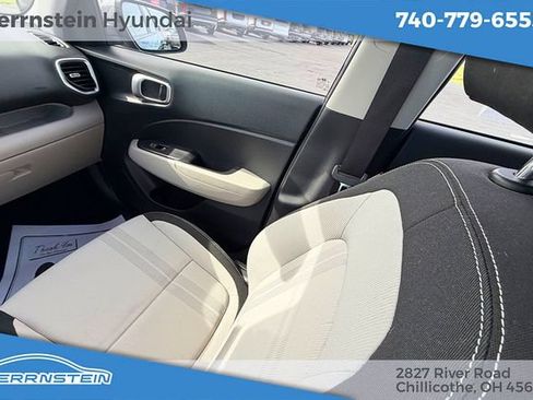 Used 2024 Hyundai Venue SEL FWD image 11