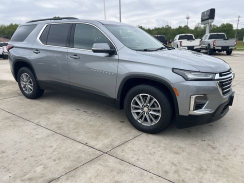 Used 2023 Chevrolet Traverse LT FWD image 9