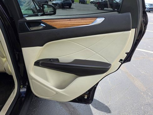 Used 2015 Lincoln MKC FWD w/ Equipment Group 101A Select image 18