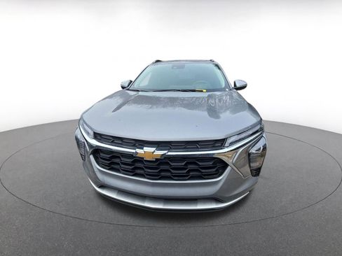 Used 2025 Chevrolet Trax LT image 3