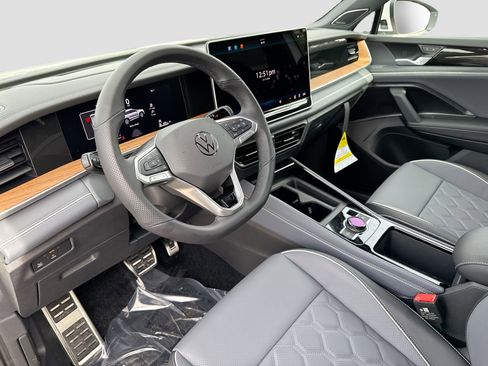 New 2026 Volkswagen Tiguan SEL R-Line image 26