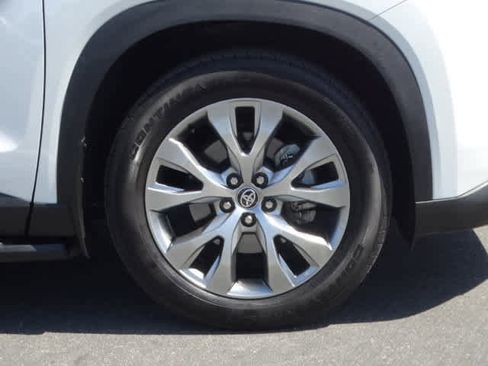 Used 2024 Toyota Grand Highlander AWD image 8