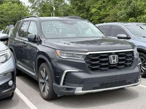 Used 2025 Honda Pilot Elite image 6