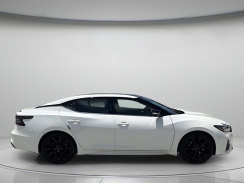 Used 2023 Nissan Maxima SR w/ Sport Mat Group FWD image 2