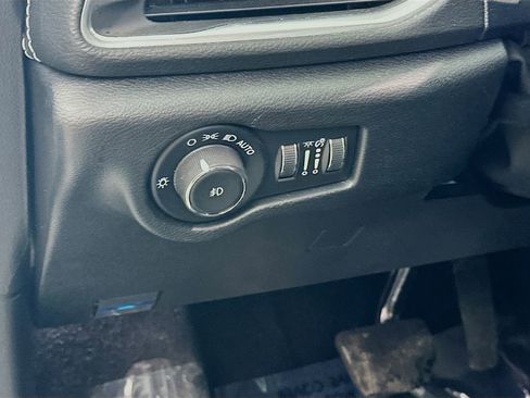 Certified 2025 Chrysler Pacifica Limited image 17