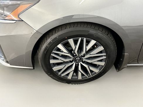 Used 2023 Nissan Altima 2.5 SV w/ SV Premium Package image 11