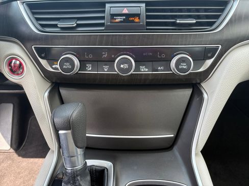 Used 2018 Honda Accord EX image 21